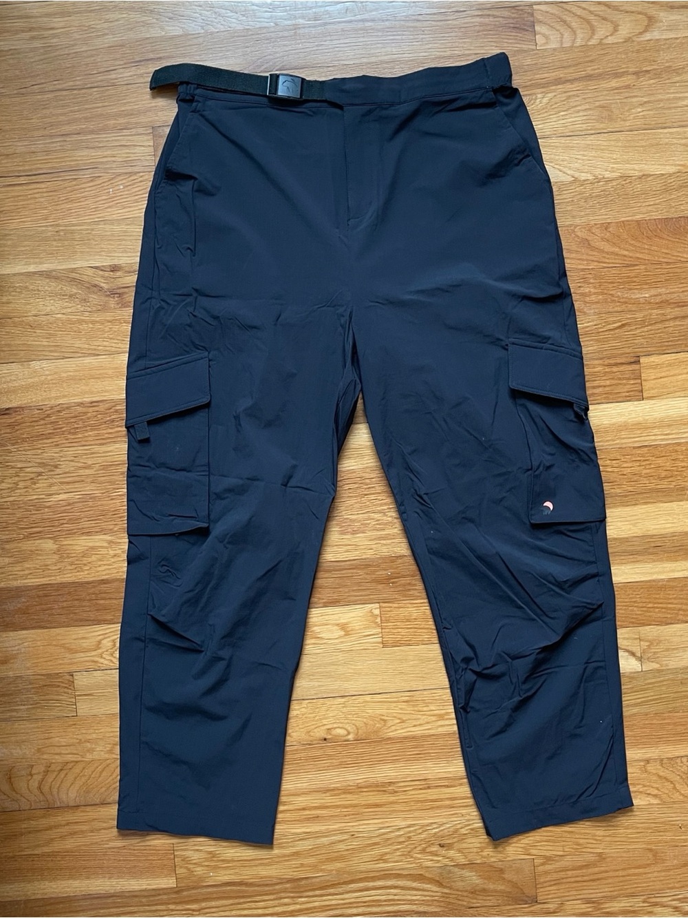 Wondery Outdoors black cargo hiking pants with adjustable waist - size Large
